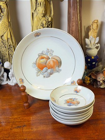 Conjunto de sobremesa em porcelana Schmidt.