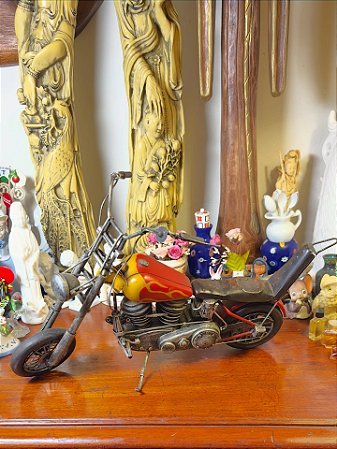 Motocicleta decorativa Jayland em metal.