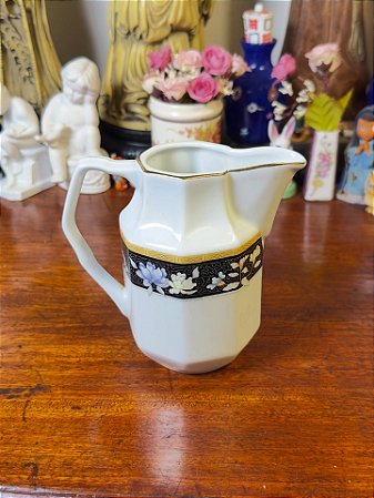 Cremeira em porcelana Schmidt.