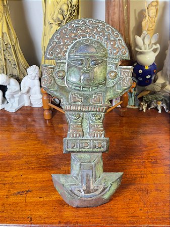 Escultura Maia de parede em metal.