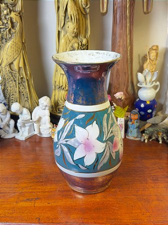 Belíssimo e antigo jarro em porcelana.