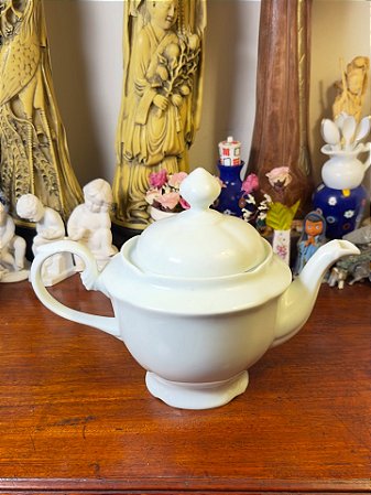 Bule branco em porcelana Schmidt.