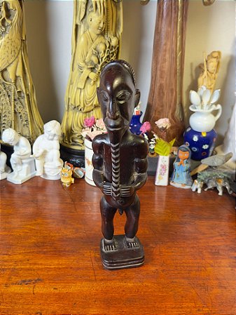 Escultura Tribal Africana em Madeira.