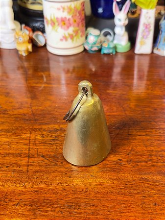 Antigo badalo em bronze.