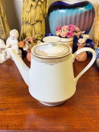 Bule em porcelana Schmidt.