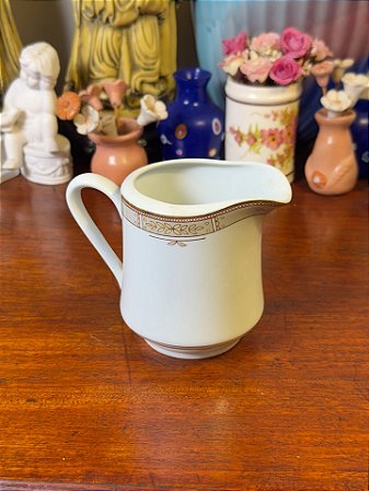 Cremeira em porcelana Schmidt.