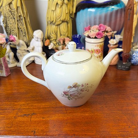 Charmoso bule em porcelana Steatita Paraná.