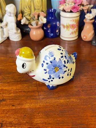 Antiga tartaruguinha cofrinho em cerâmica.