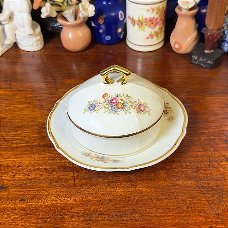 Manteigueira Porcelana Monte Alegre.