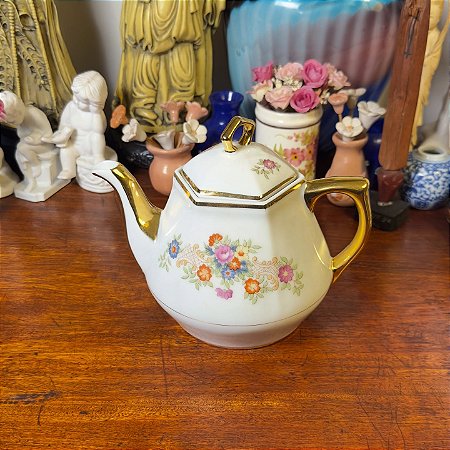 Imponente bule de porcelana Monte Alegre.