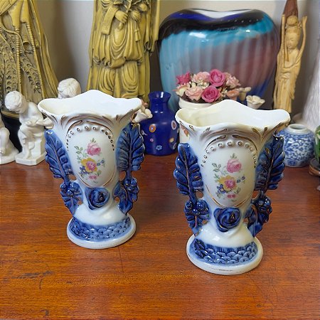 Par de Floreiras Antigas em porcelana.