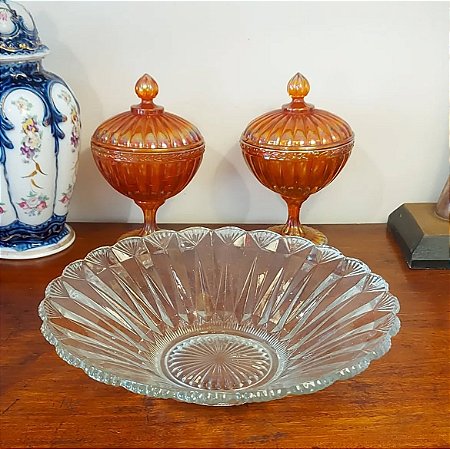 Antiga fruteira de centro em vidrão.