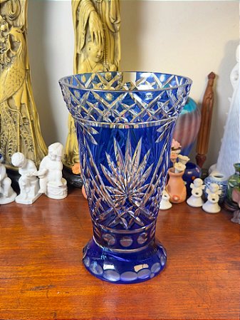 Antigo Vaso de Cristal Azul Lapidado.
