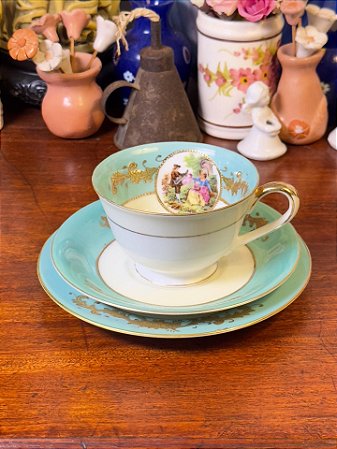 Conjunto de Louça Fina Shofu em porcelana.