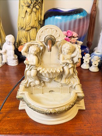 Fonte de Mesa Clássica Querubins.