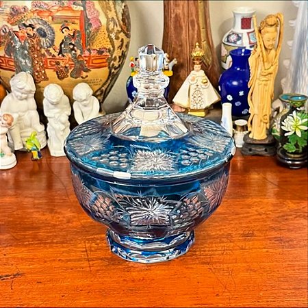 Bomboniere/compoteira em antigo cristal.