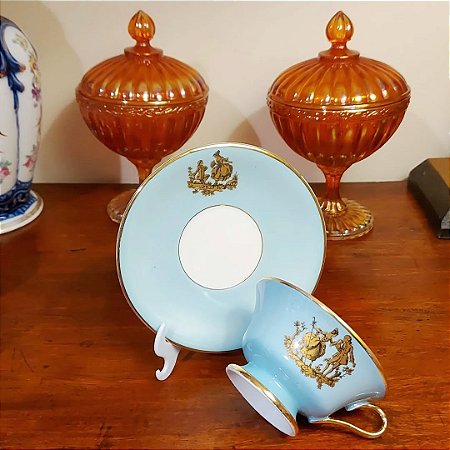 Xícara da década de 50 em porcelana Mauá.