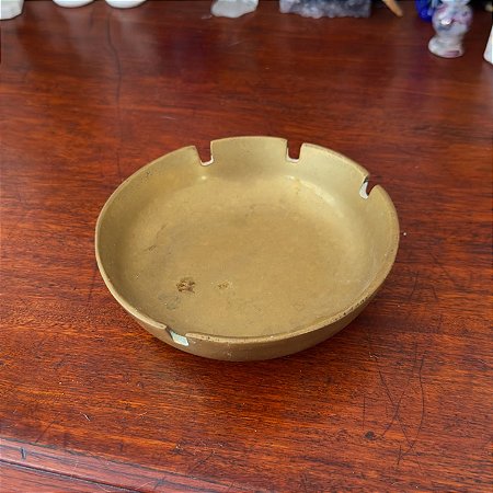 Cinzeiro antigo em bronze maciço.