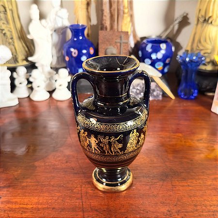 Pequena ânfora grega em cerâmica.