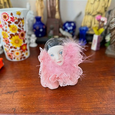 Antigo bibelô Pierrot em porcelana.