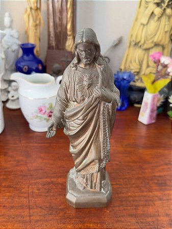 Escultura do Sagrado Coração de Jesus.