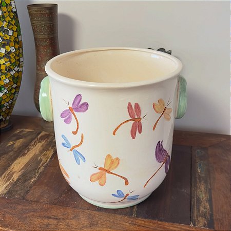Cachepot em cerâmica pintado à mão.