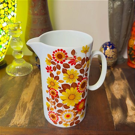 Antiga Leiteira em porcelana Renner.