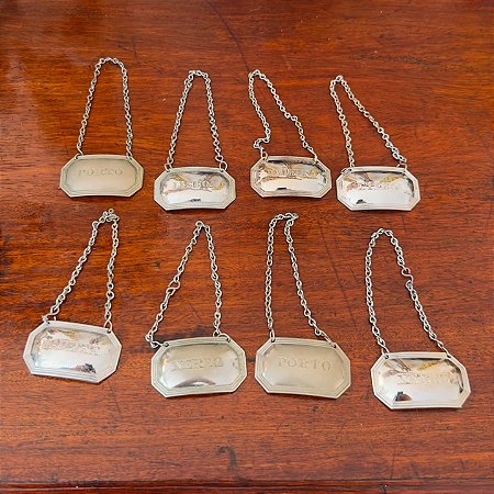 8 Placas Antigas para Garrafas – Metal Prateado.