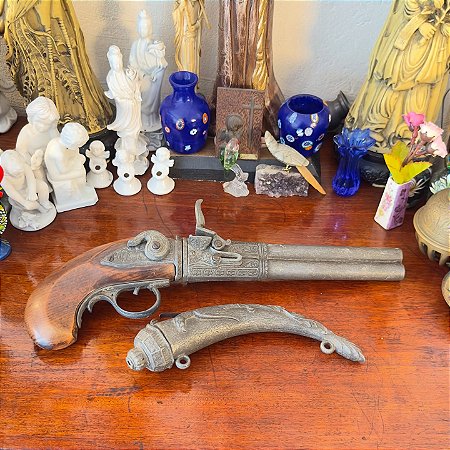 Pistola de Pederneira, assinada “W Brites”.