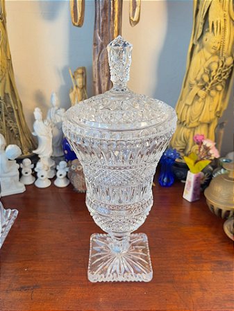 Antiga bombonier compoteira em cristal.