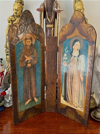 Antigo Oratório Tríptico em madeira.