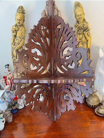 Antiga e grande Peanha de canto em madeira.