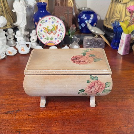 Antiga caixa em madeira.