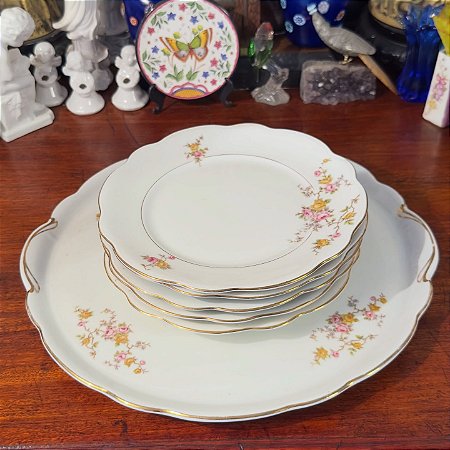 Conjunto de sobremesa em porcelana Renner.