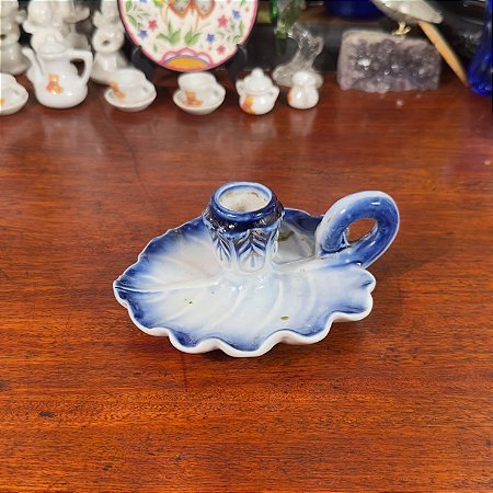 Antigo Castiçal palmatória, formato de folha.