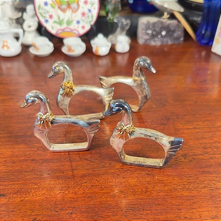 Porta-guardanapos antigo em formato de ganso.