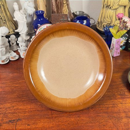 Prato fundo Oxford, fabricado no Brasil.