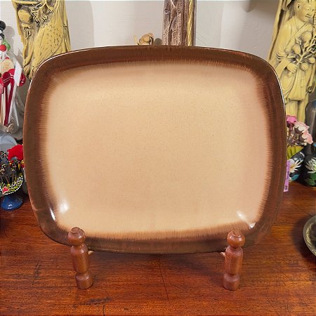 Travessa grande em Grés Oxford, cor caramelo.