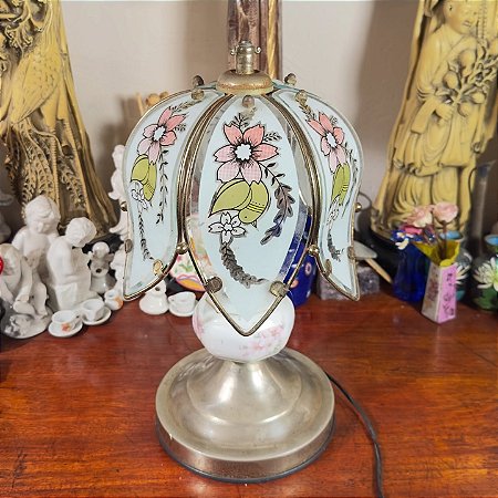 Abajur de Toque em Porcelana com Cúpula Floral.