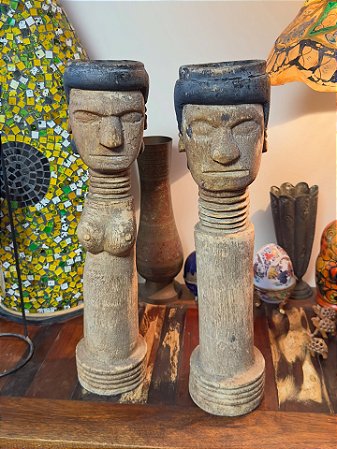 Par de Esculturas Antropomórficas em Madeira.