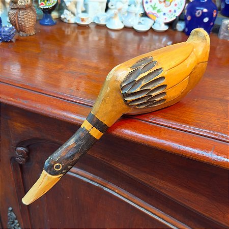 Pato Decorativo em Madeira Talhada