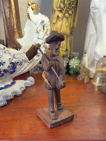 Escultura em Madeira: O Trabalhador