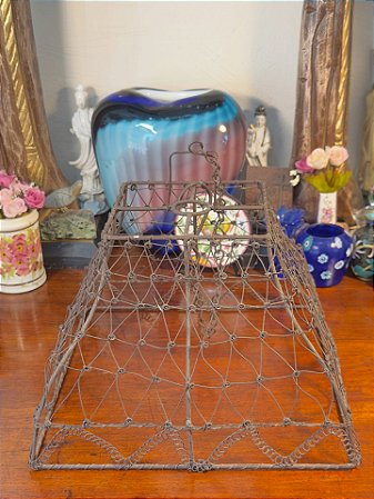 Pendente Aramado em Ferro com Corrente.