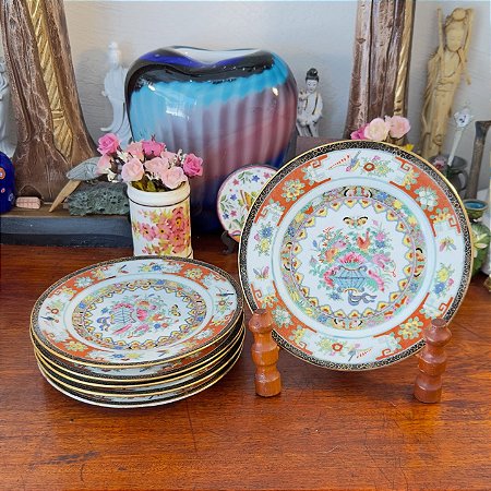 Conjunto de Pratos de Sobremesa Oriental Família Rosa.