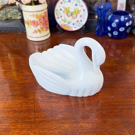 Cisne em Polímero Branco.