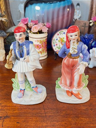 Par de Estatuetas em Trajes Típicos Gregos