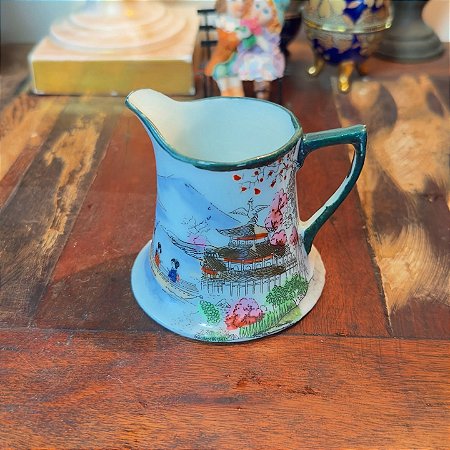 Cremeira em Antiga Porcelana Japonesa