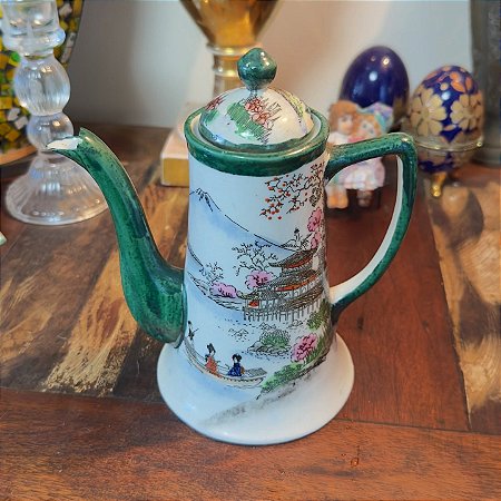 Bule em Antiga Porcelana Japonesa