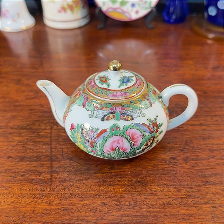 Mini Bule Família Rosa em Porcelana Chinesa