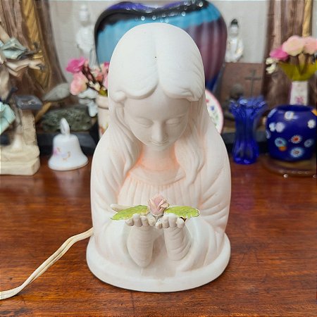 Luminária de Nossa Senhora em Porcelana Fria.
